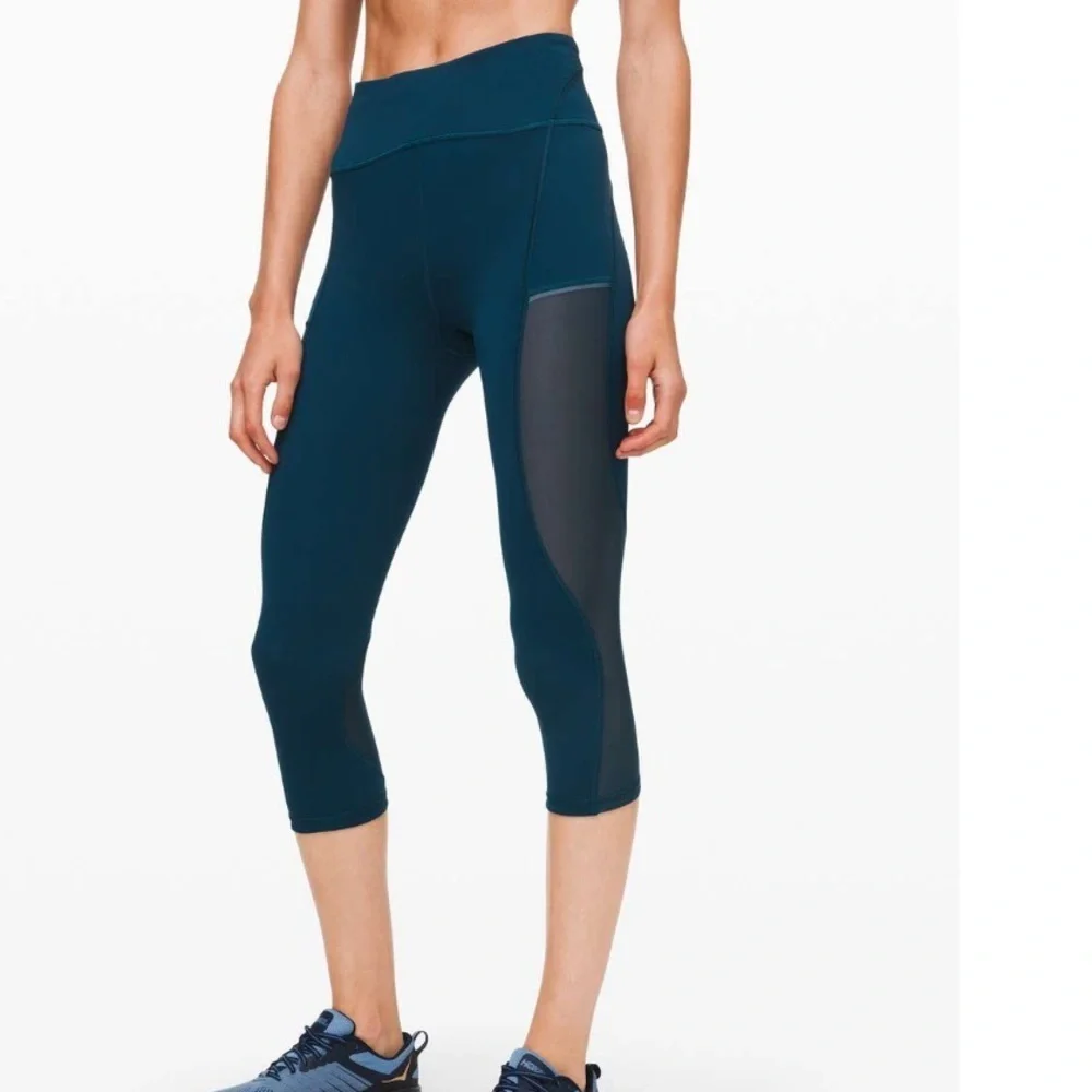Lululemon always airy High-Rise Run Crop Leggings 19” size 4 night diver